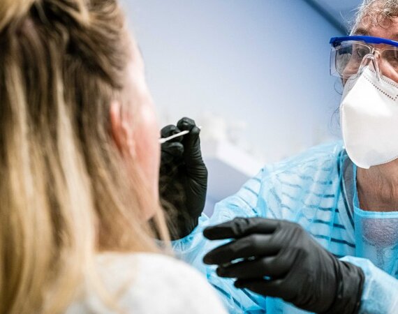 БНТ1: Ръст на заразените с COVID-19 и респираторни инфекции